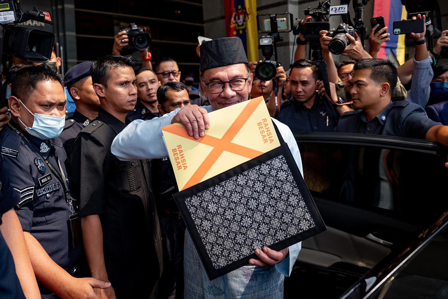 Malaysia Budget 2024 Expected to Focus on SMEs and M40